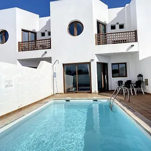 https://villa-rosa-gadis.in-canary-islands.com
