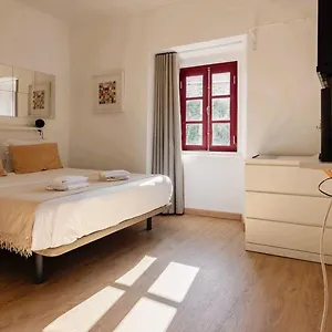 casa-com-graca-fully-equiped-studio-in-the-historical-center.hotels-lisbon-portugal.com/